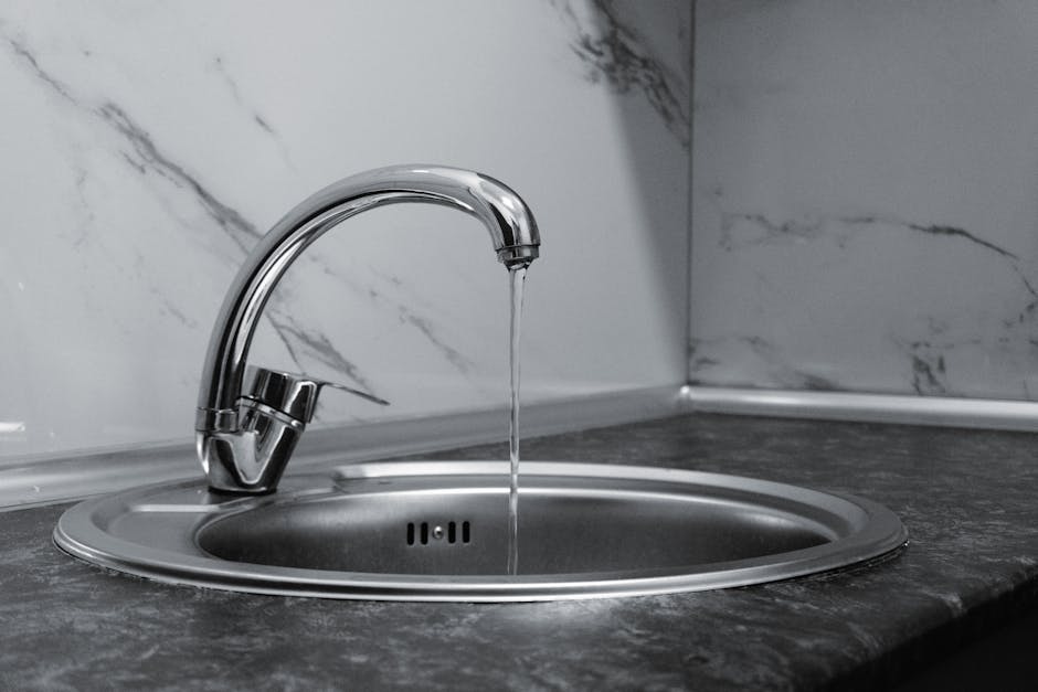 Modern clean kitchen faucet